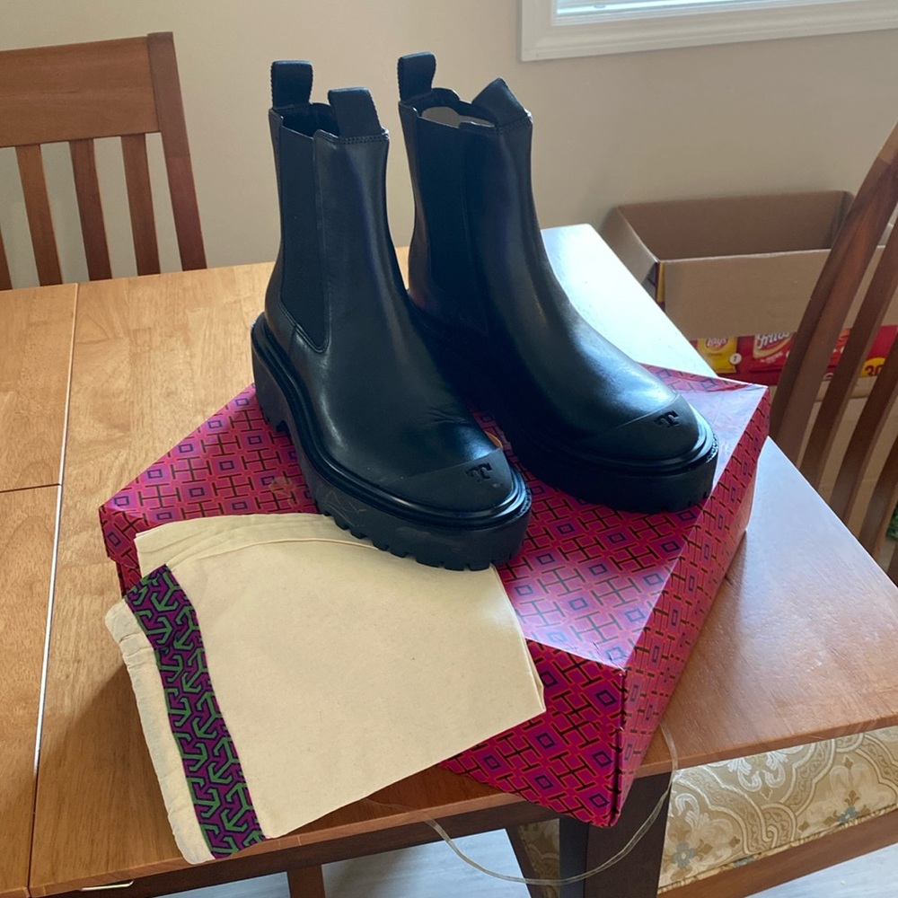 Brand new w/ box and dustbag Tory Burch Chelsea Platform Boots, women’s 8.5